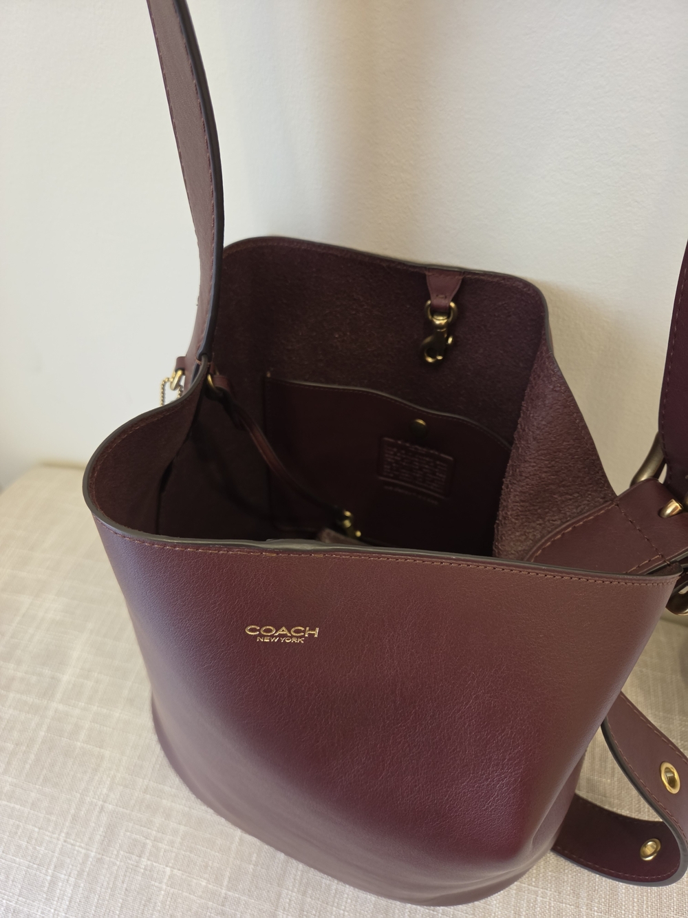 Coach Leather Bucket Bag in Burgundy - Picture 4 of 8